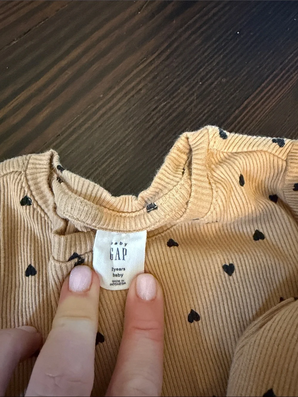 GAP Beige Ribbed Heart Set with Black Hearts